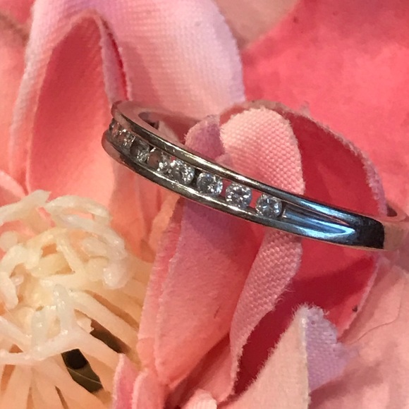10k white Gold Genuine Diamond Band - Picture 3 of 14